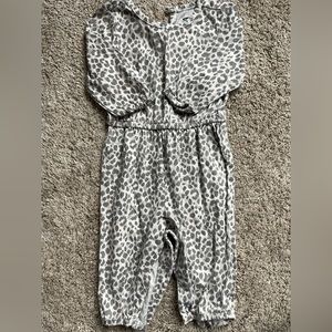 Baby girl gray leopard print long sleeve romper